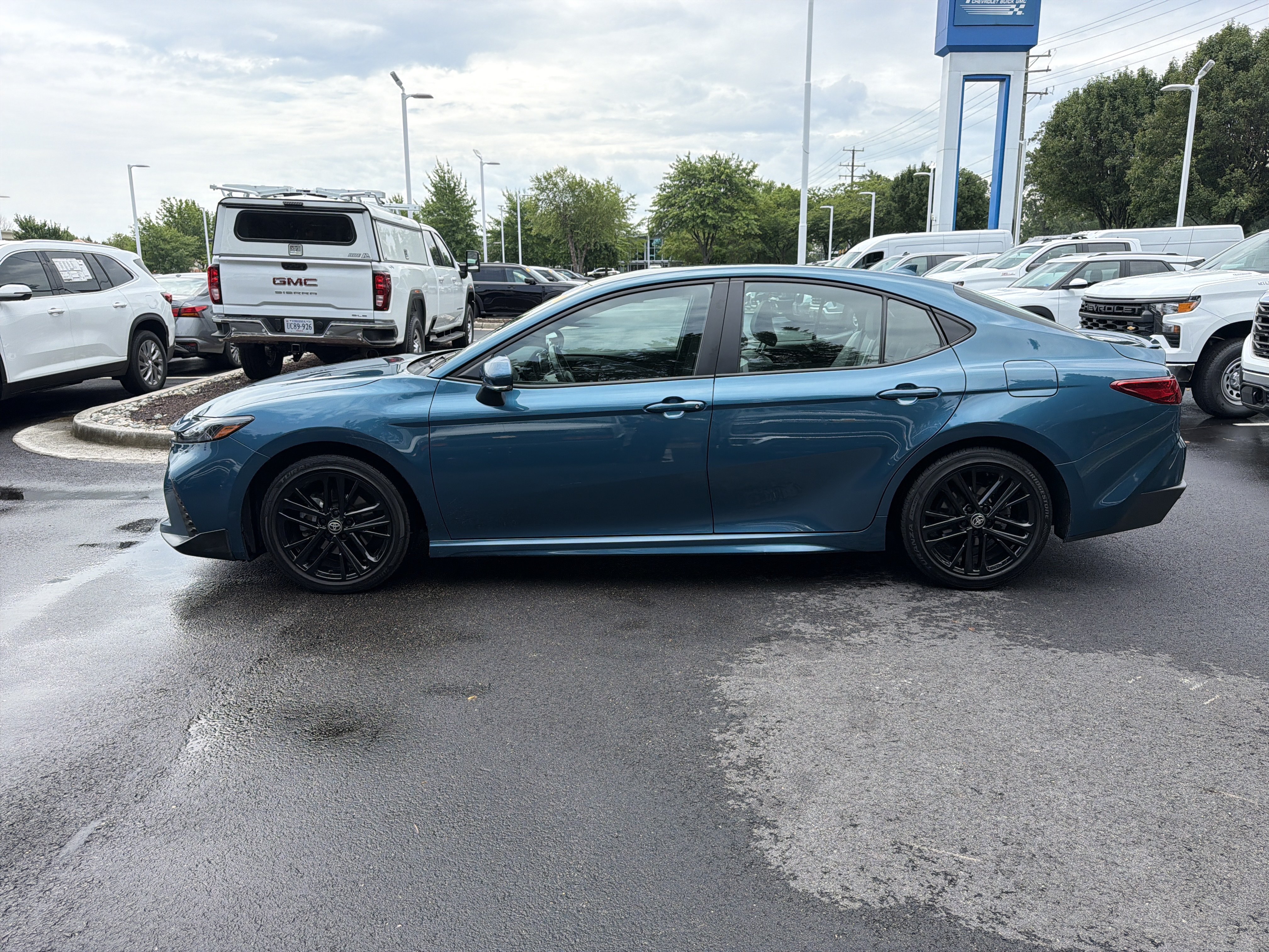 Used 2025 Toyota Camry SE FWD image 7