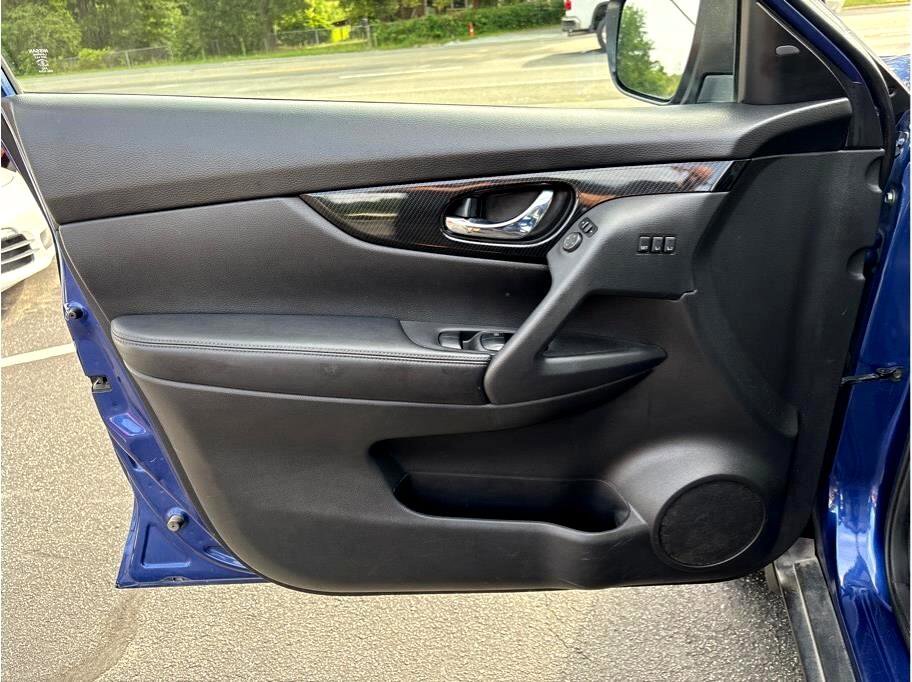 Used 2018 Nissan Rogue SL w/ Premium Package image 10
