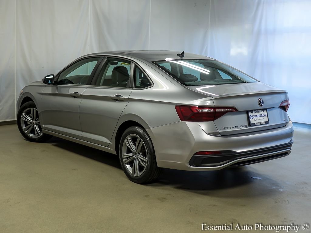 Used 2024 Volkswagen Jetta SE FWD image 8