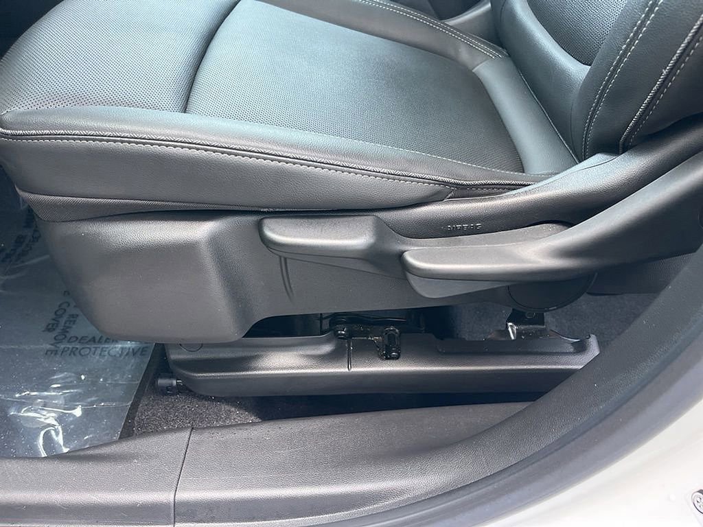 Used 2024 Buick Encore GX Sport Touring FWD image 25