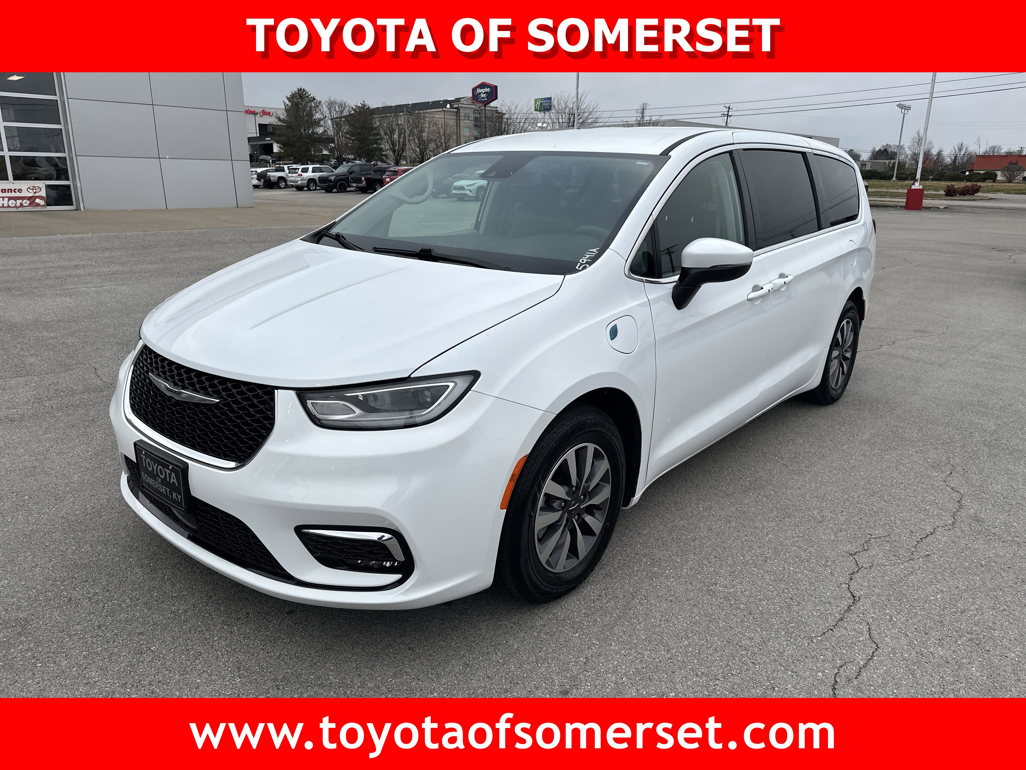 Used 2023 Chrysler Pacifica Touring-L image 1