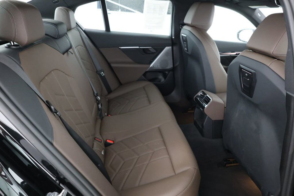 Used 2024 BMW i5 eDrive40i w/ M Sport Package image 24