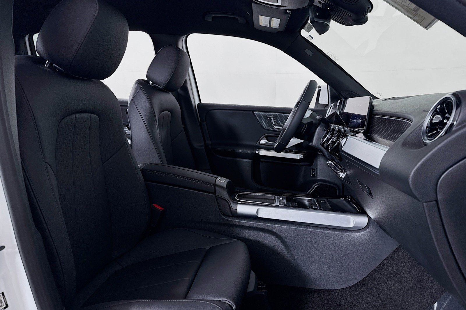 New 2026 Mercedes-Benz GLB 250 image 6