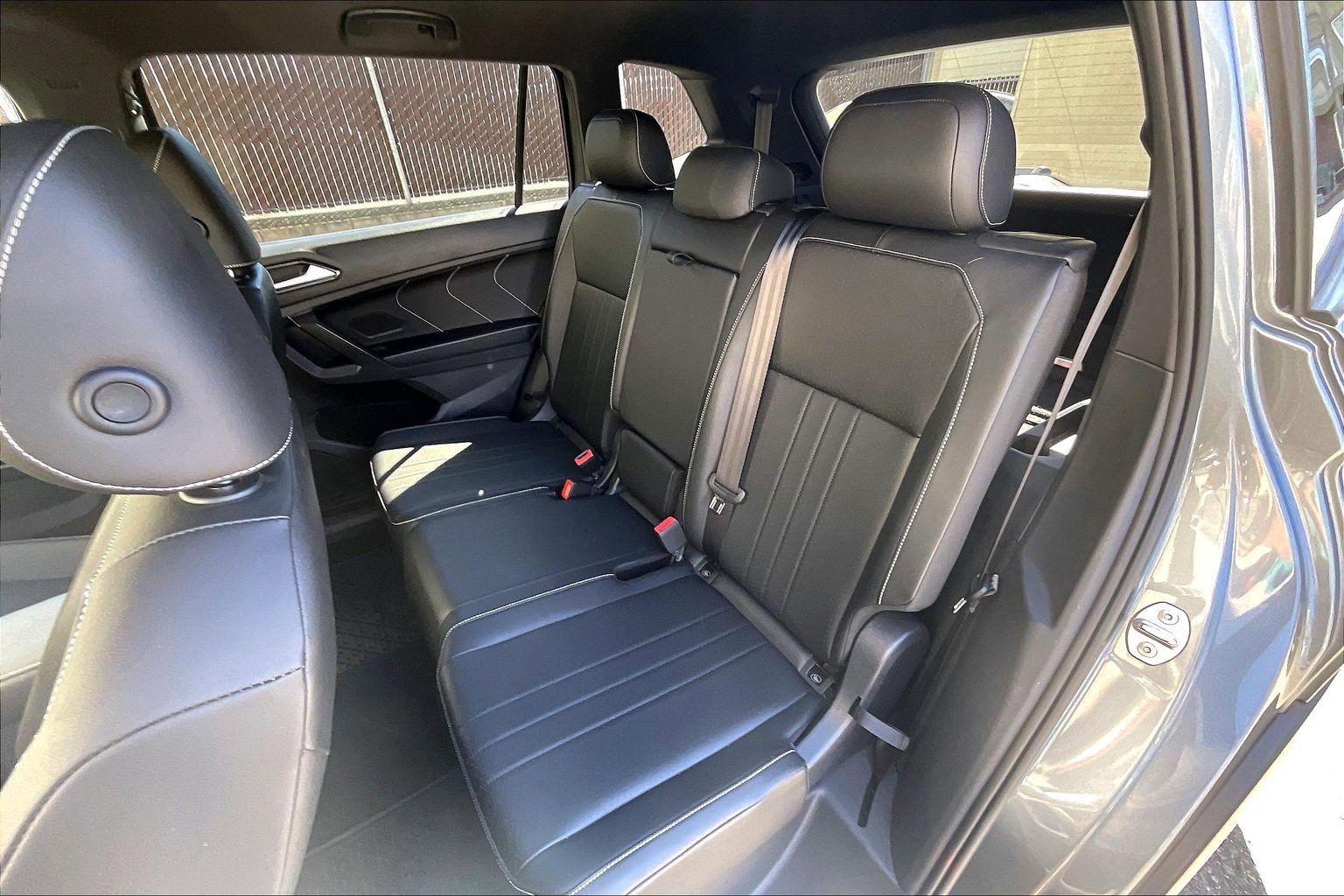 Used 2022 Volkswagen Tiguan SE R-Line FWD image 24
