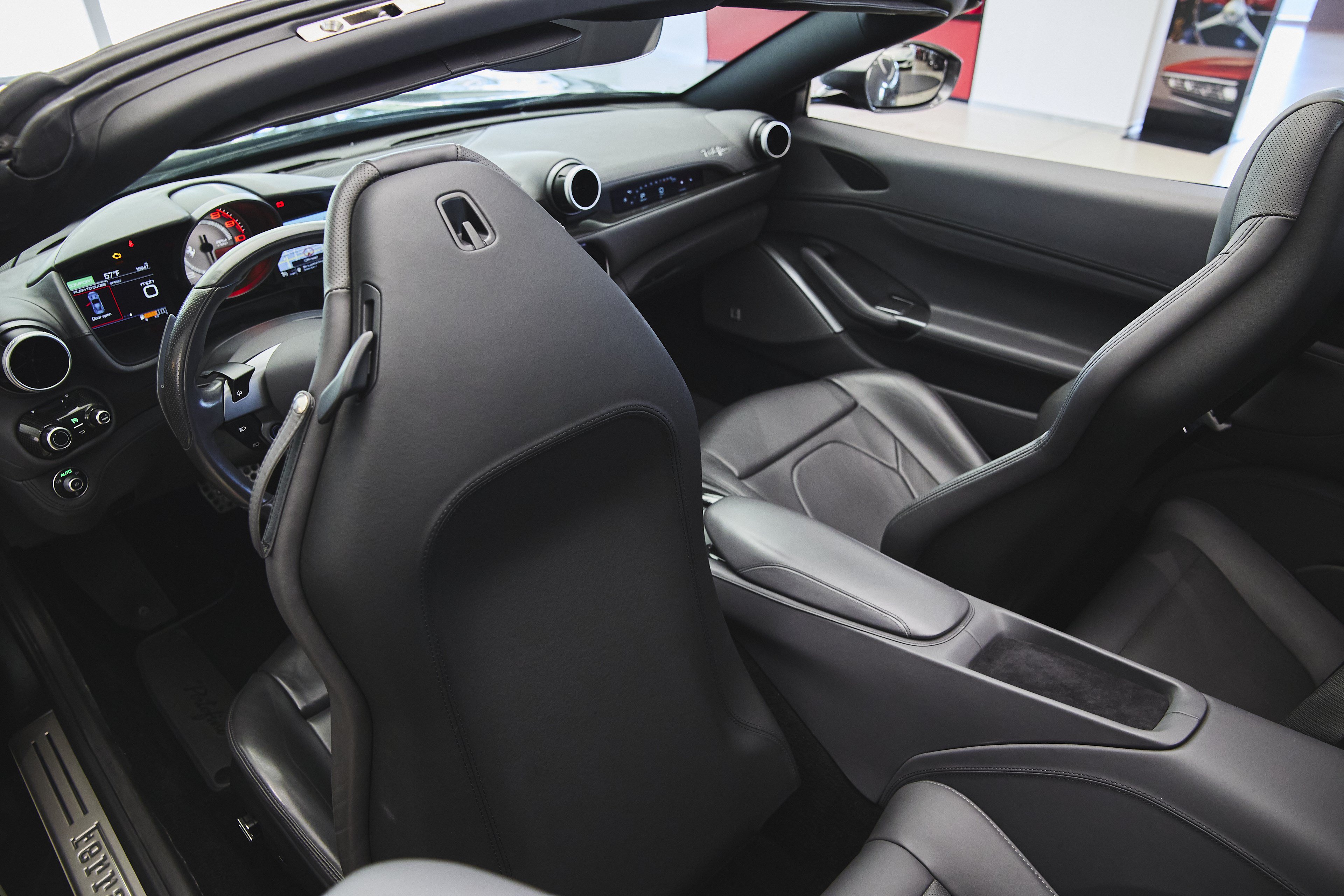 Used 2019 Ferrari Portofino RWD image 20