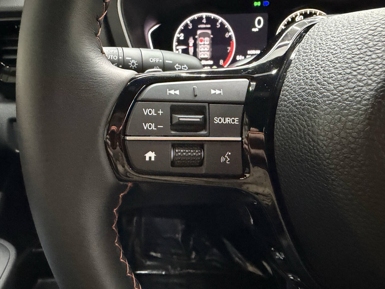 Used 2025 Honda Pilot Sport image 24