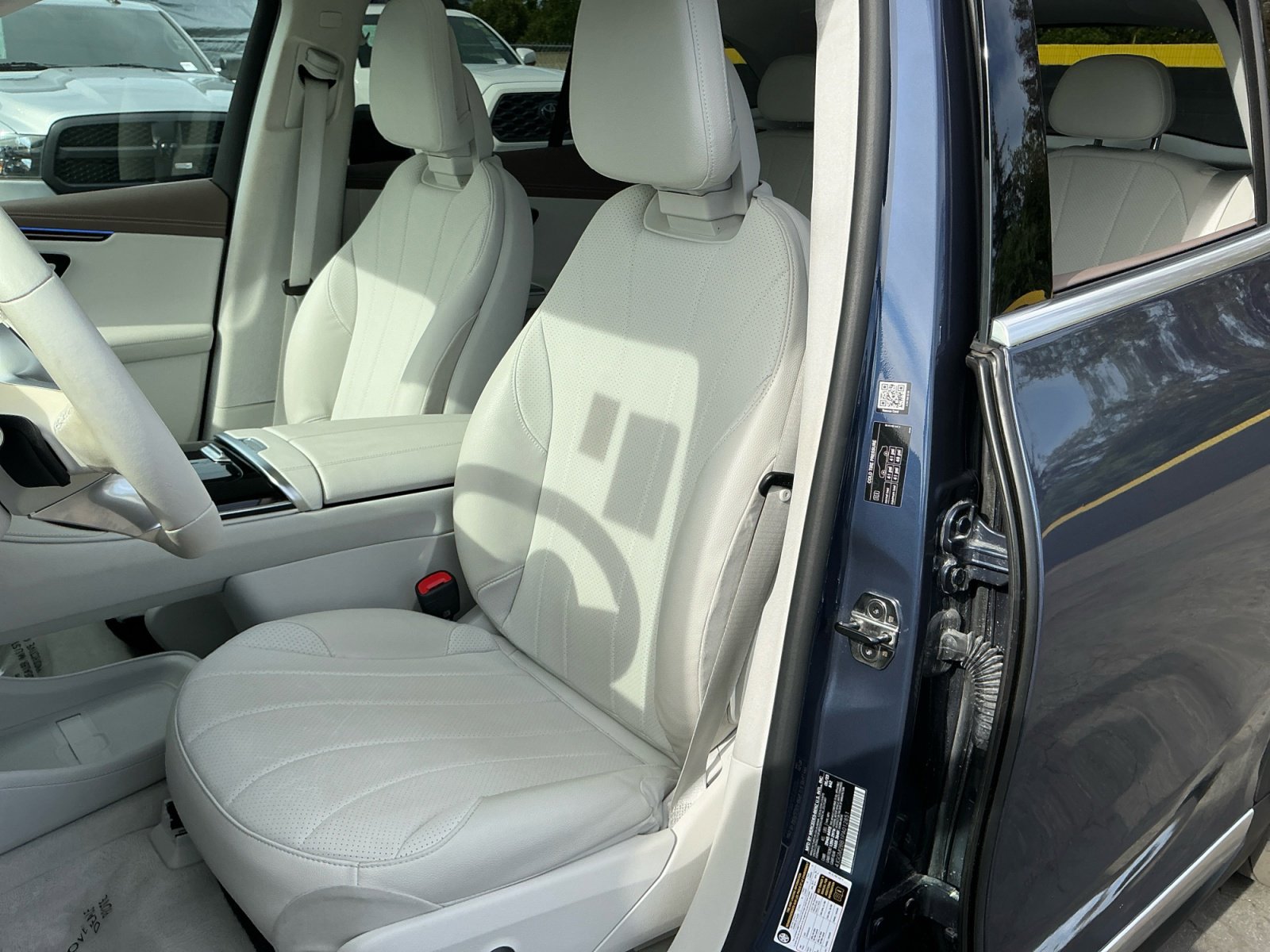 Used 2023 Mercedes-Benz EQE 350+ SUV w/ Exclusive Trim Package image 17