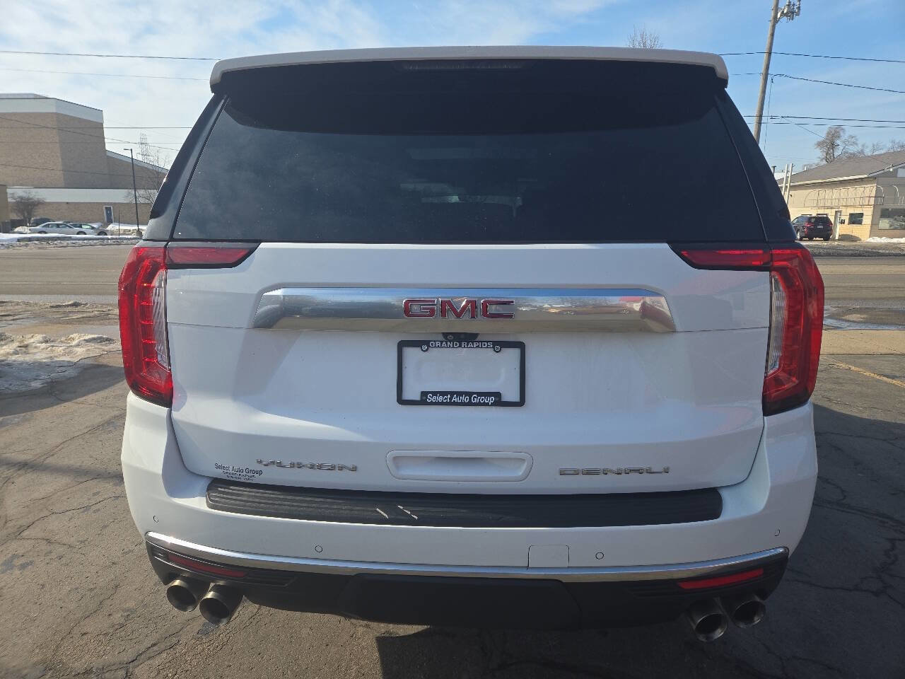 Used 2021 GMC Yukon Denali w/ Denali Premium Package image 7