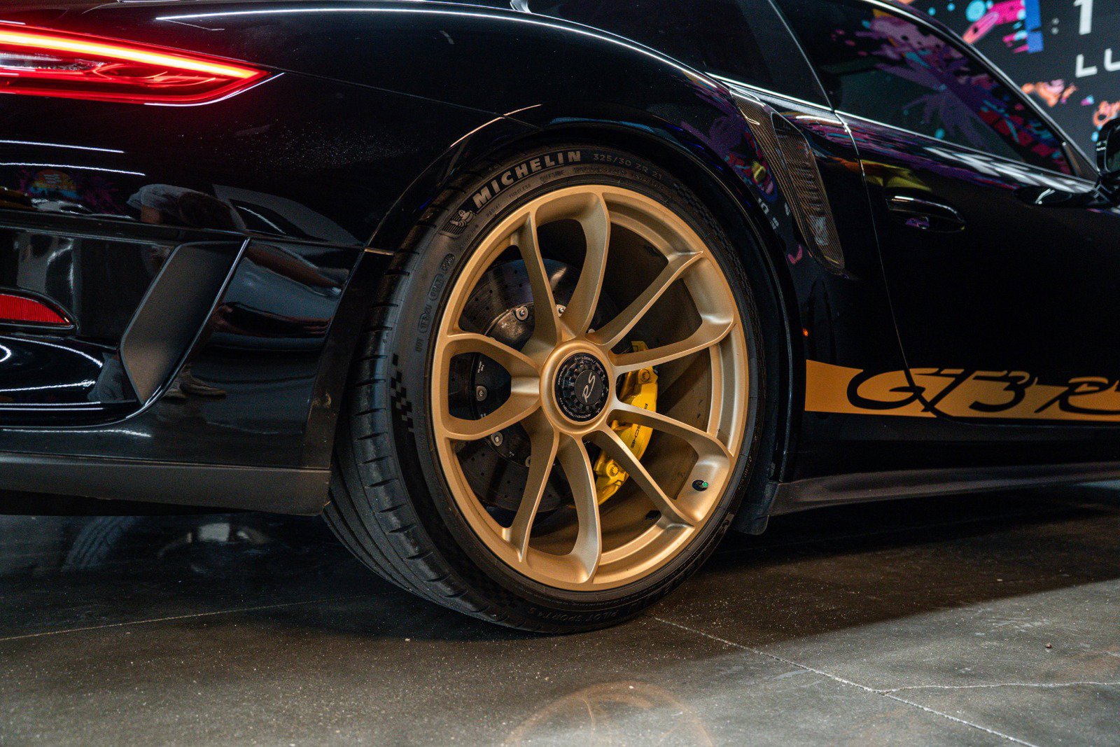 Used 2019 Porsche 911 GT3 RS w/ Weissach Package RWD image 18
