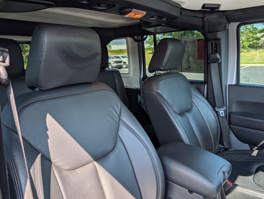 Used 2016 Jeep Wrangler Unlimited Sport AWD/4WD image 14