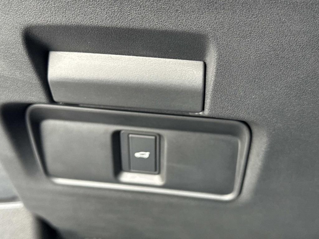 Certified 2025 Land Rover Range Rover Evoque S image 28