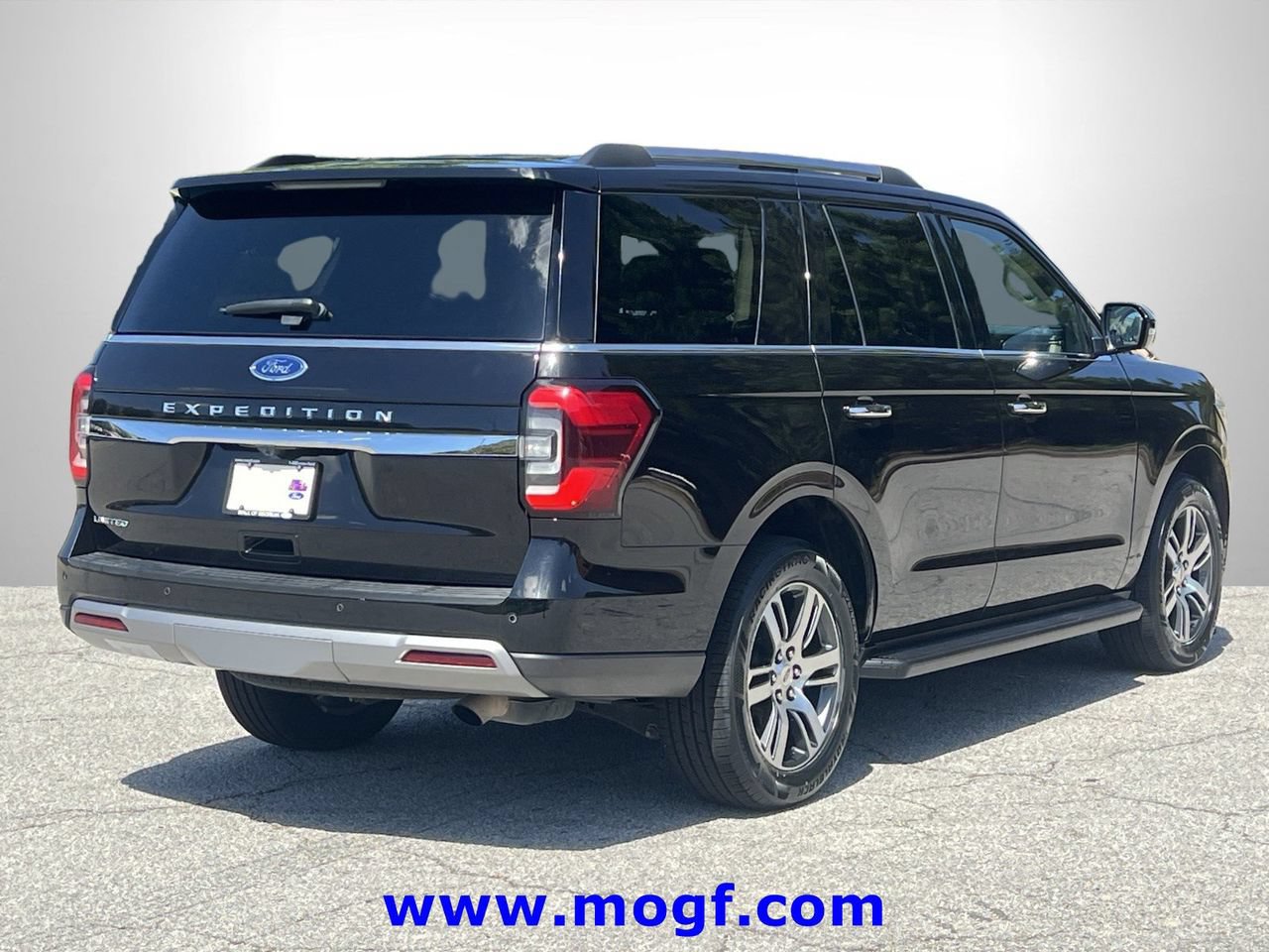 Used 2024 Ford Expedition Limited AWD/4WD image 3