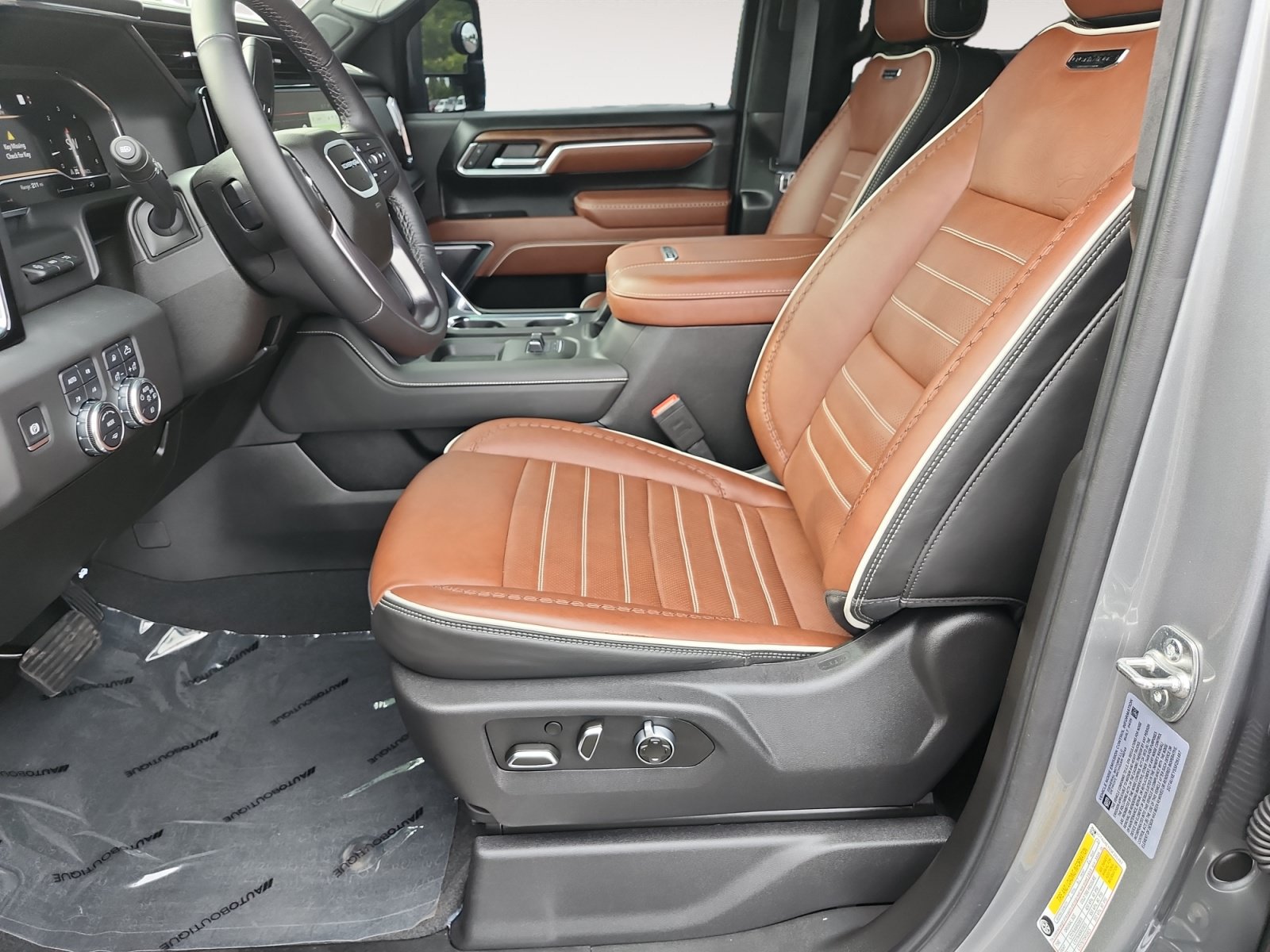 Used 2025 GMC Sierra 2500 Denali Ultimate w/ Max Trailering Package AWD/4WD image 9
