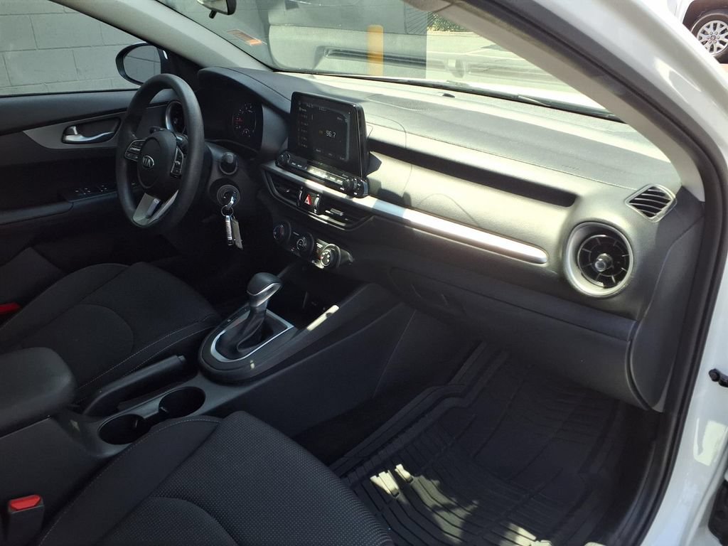 Used 2020 Kia Forte LXS FWD image 31