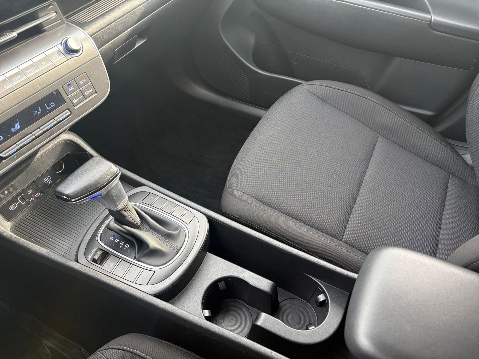 Used 2025 Hyundai Kona SEL image 41