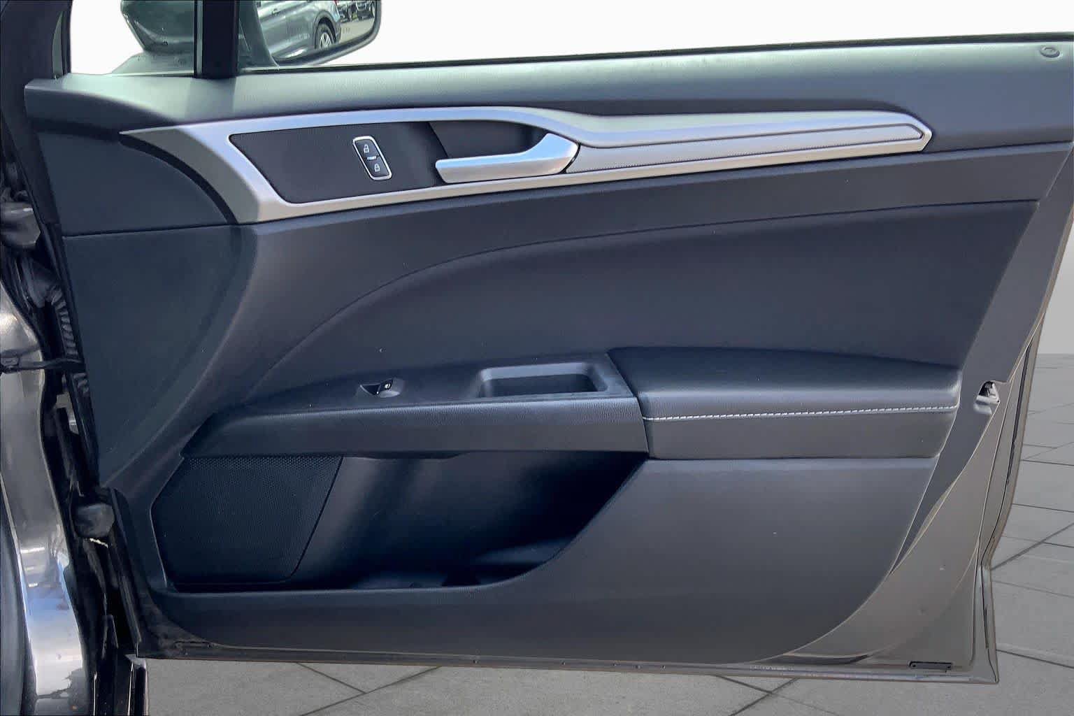 Certified 2019 Ford Fusion SE FWD image 22