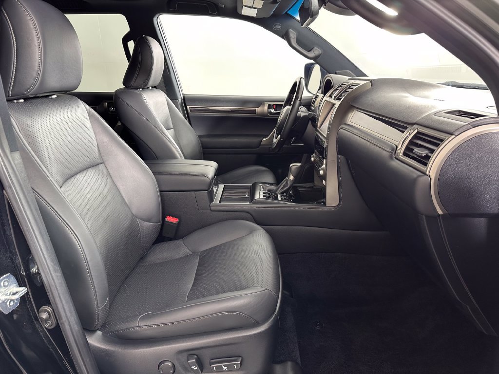 Used 2021 Lexus GX 460 Luxury w/ Accessory Package AWD/4WD image 23