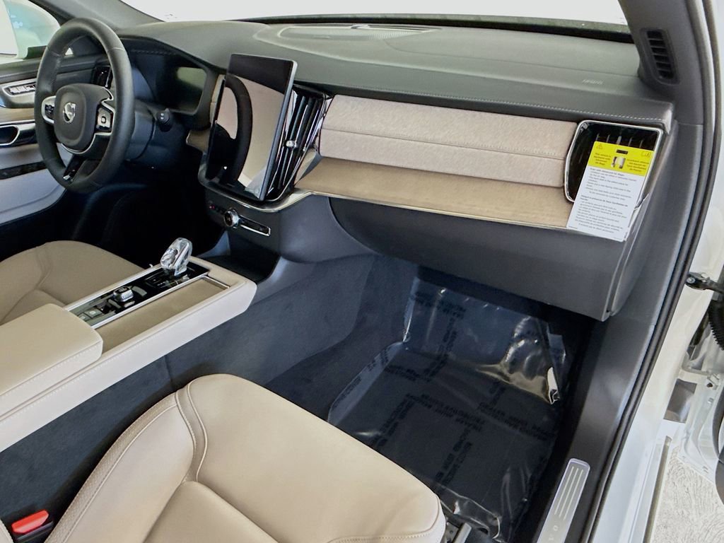 New 2026 Volvo XC90 B6 Plus w/ Protection Package Premier image 31