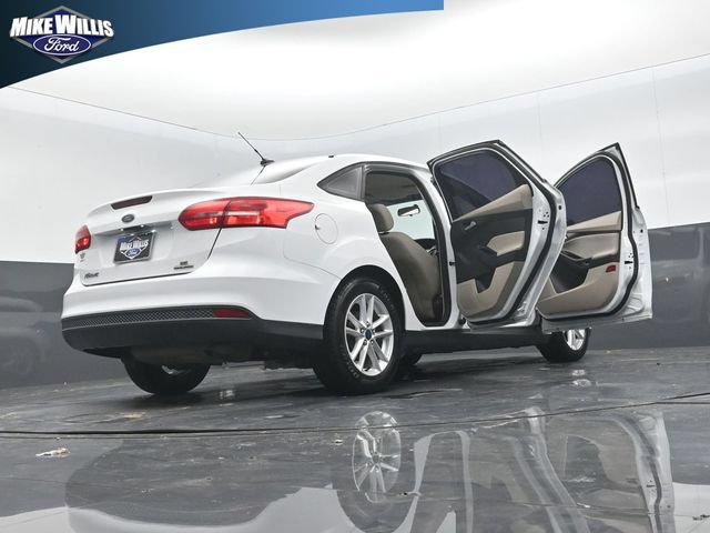 Used 2015 Ford Focus SE FWD image 29