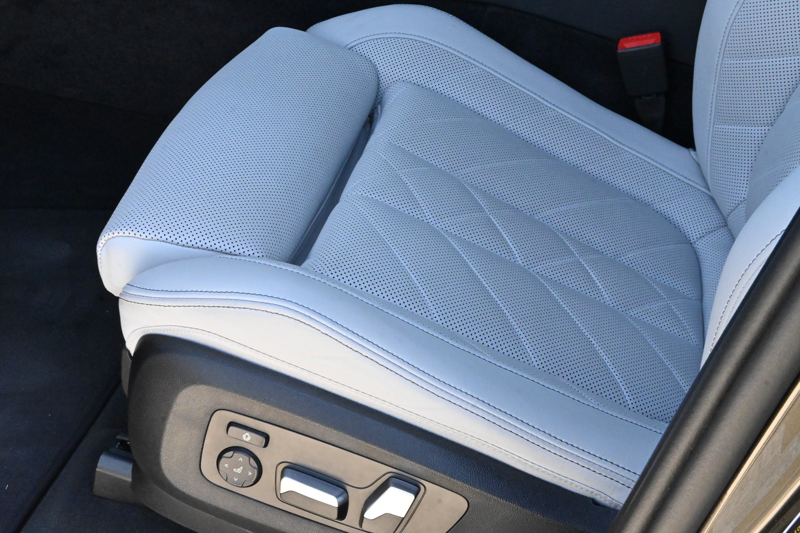 Certified 2025 BMW X5 sDrive40i w/ Premium Package RWD image 27