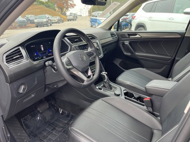 Used 2024 Volkswagen Tiguan SE image 6