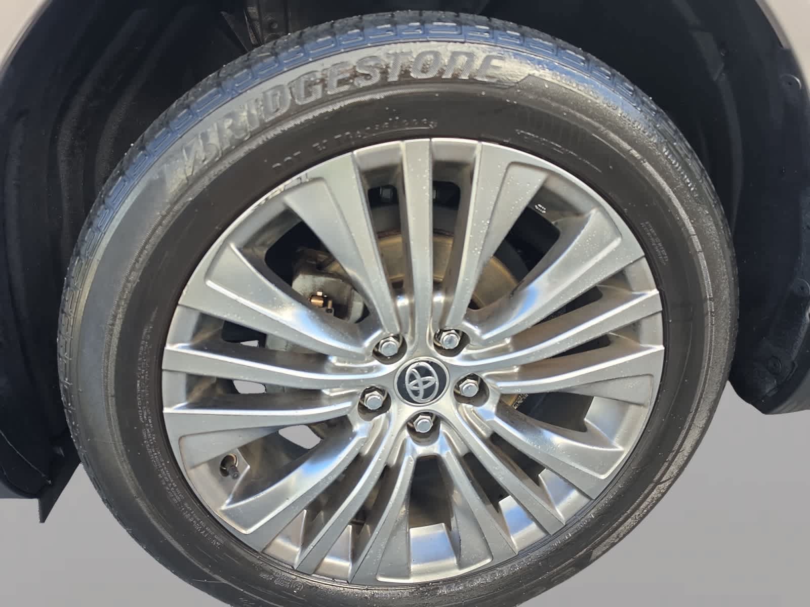 Used 2024 Toyota Venza Limited AWD/4WD image 9