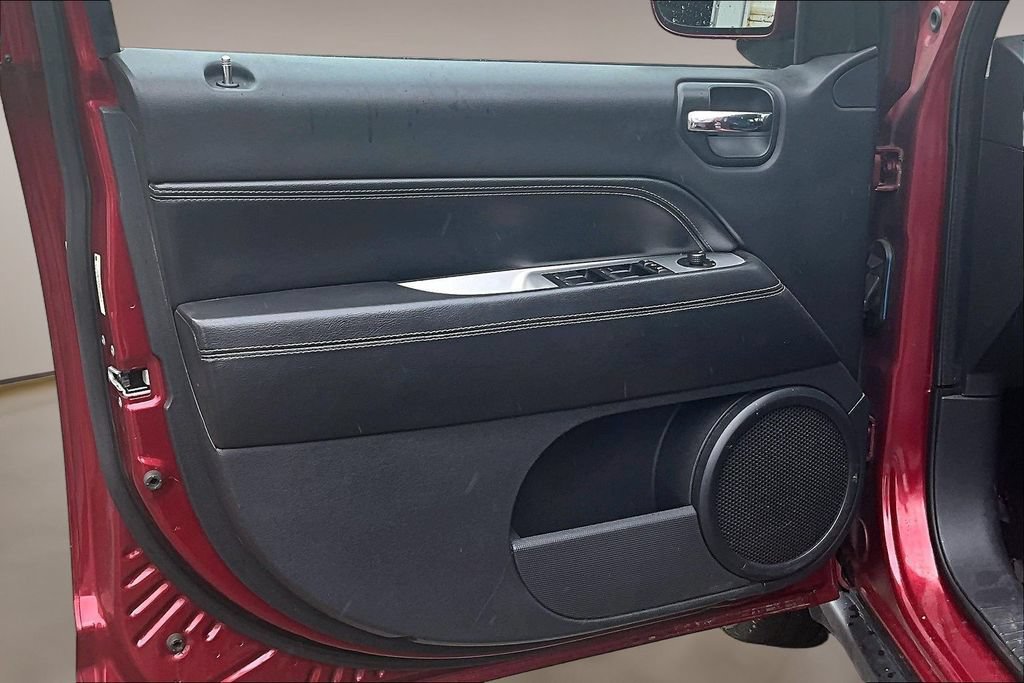 Used 2014 Jeep Compass Latitude FWD image 18