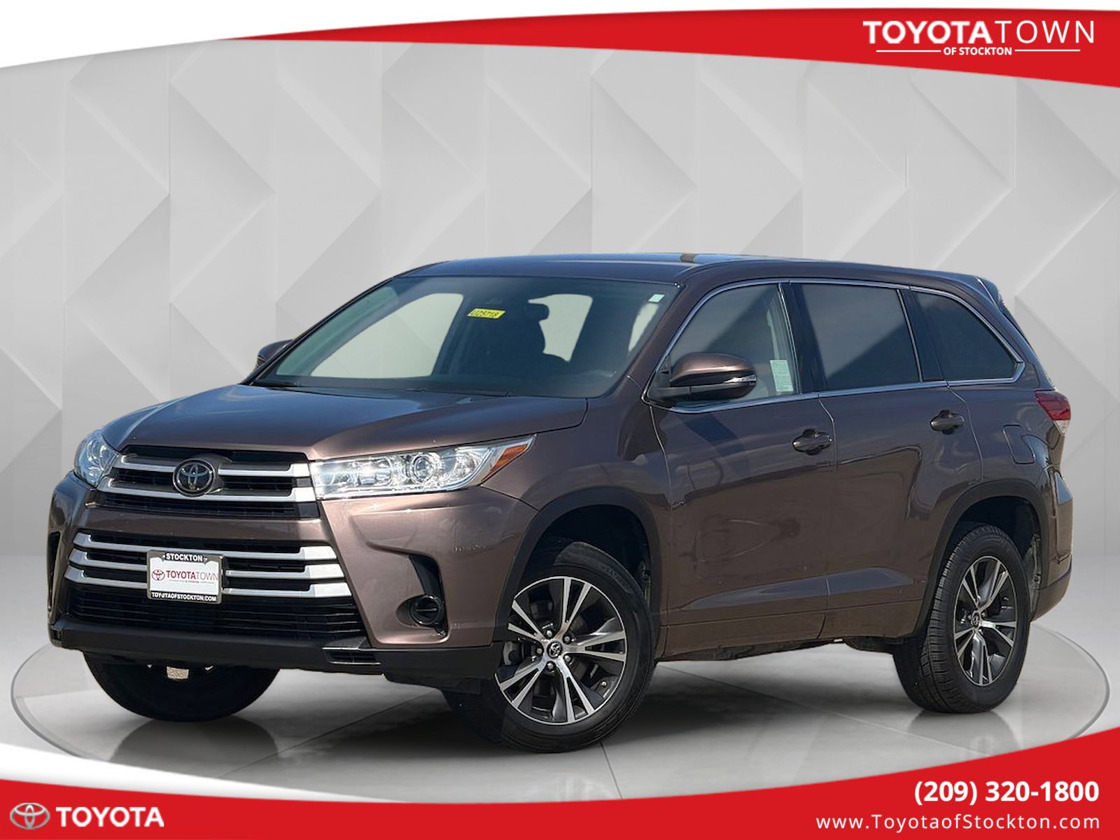 Used 2018 Toyota Highlander LE w/ Carpet Mat Package (TMS) FWD image 1
