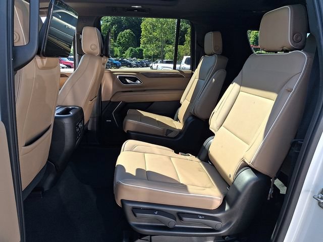 Used 2021 Chevrolet Suburban Premier w/ Premium Package AWD/4WD image 18