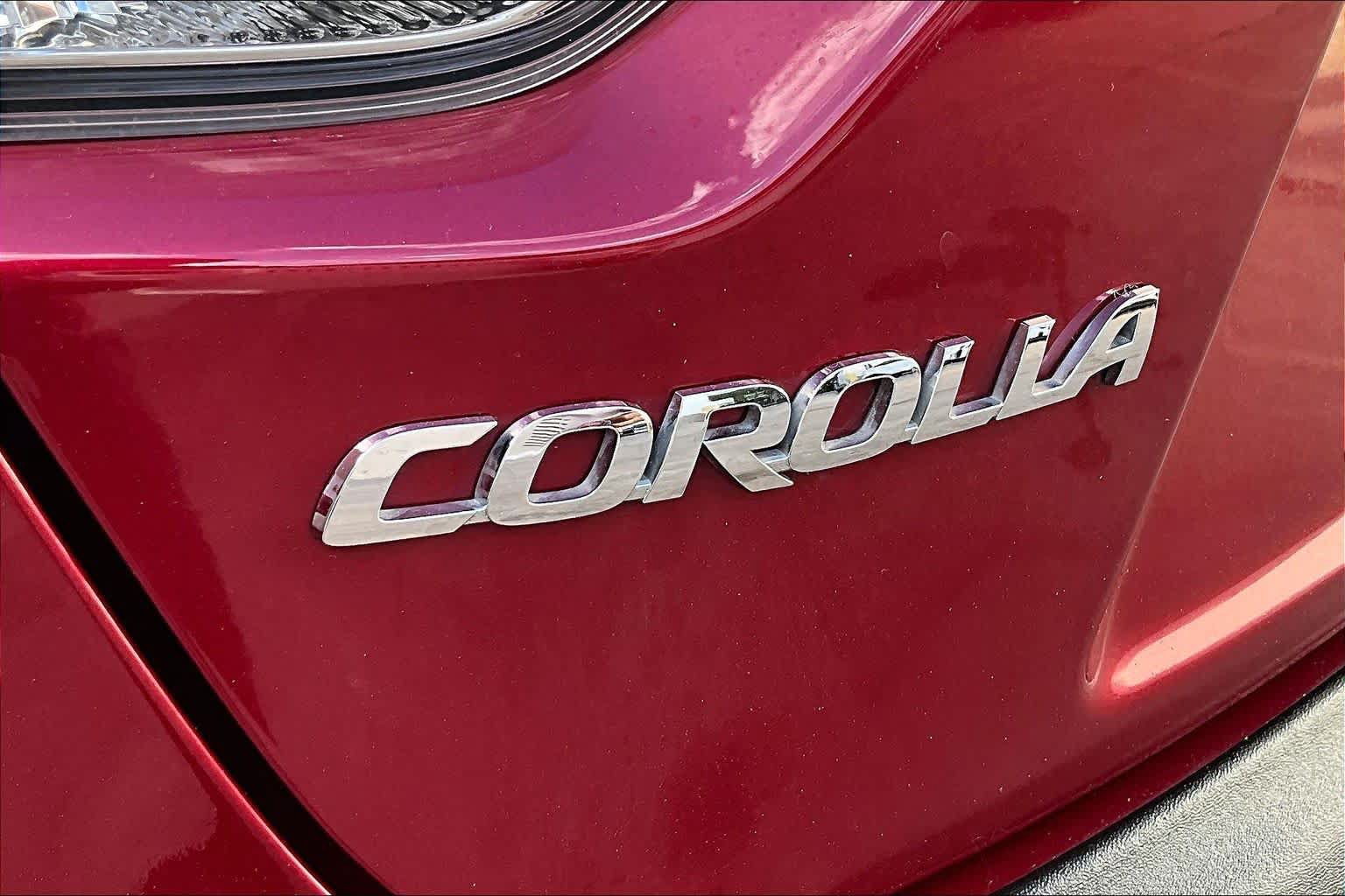 Used 2025 Toyota Corolla LE FWD image 30