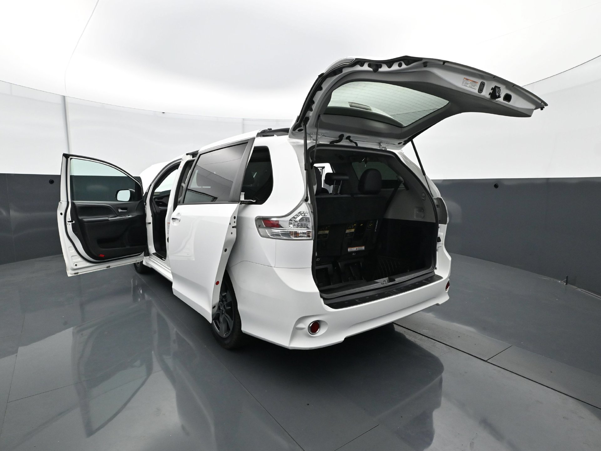 Used 2017 Toyota Sienna SE w/ SE Preferred Package FWD image 35