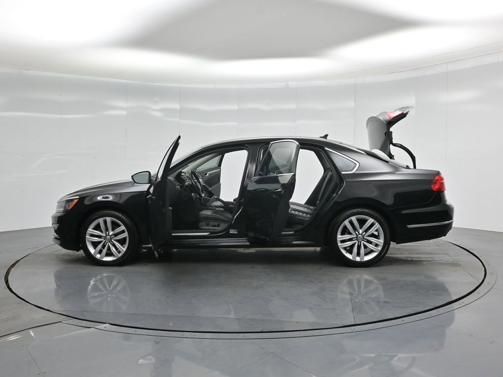 Used 2016 Volkswagen Passat 3.6 SEL Premium image 33