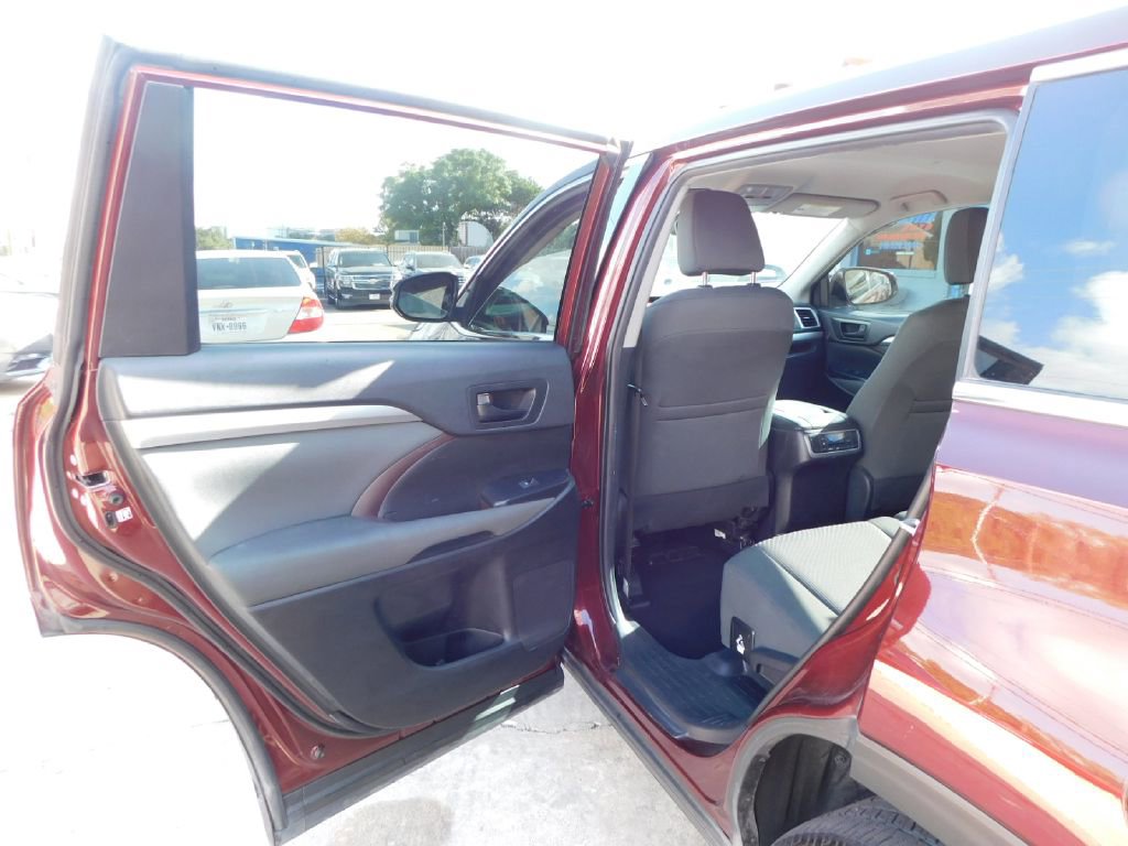 Used 2019 Toyota Highlander LE image 23