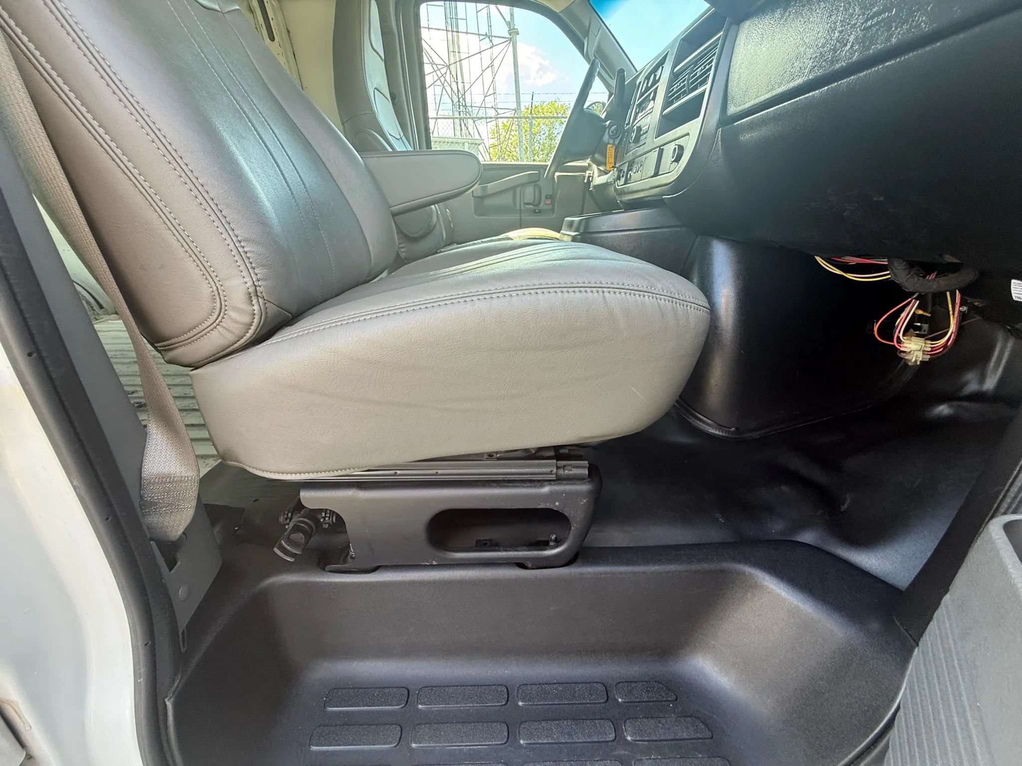 Used 2016 Chevrolet Express 2500 RWD image 45