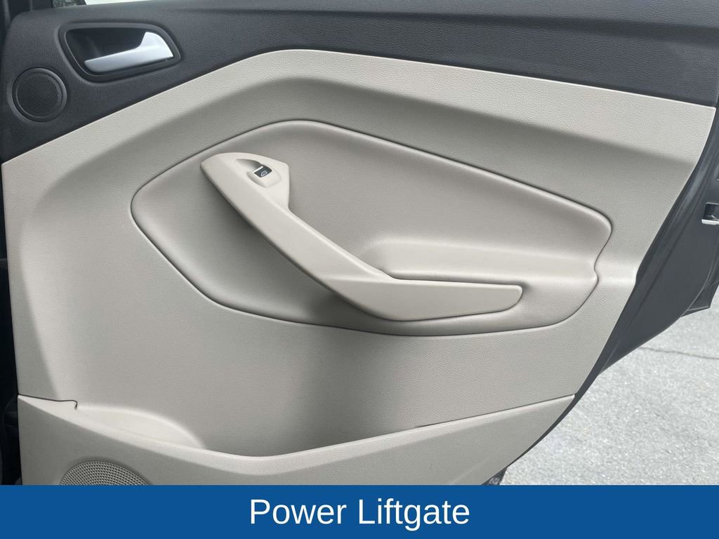 Used 2019 Ford Escape Titanium image 18