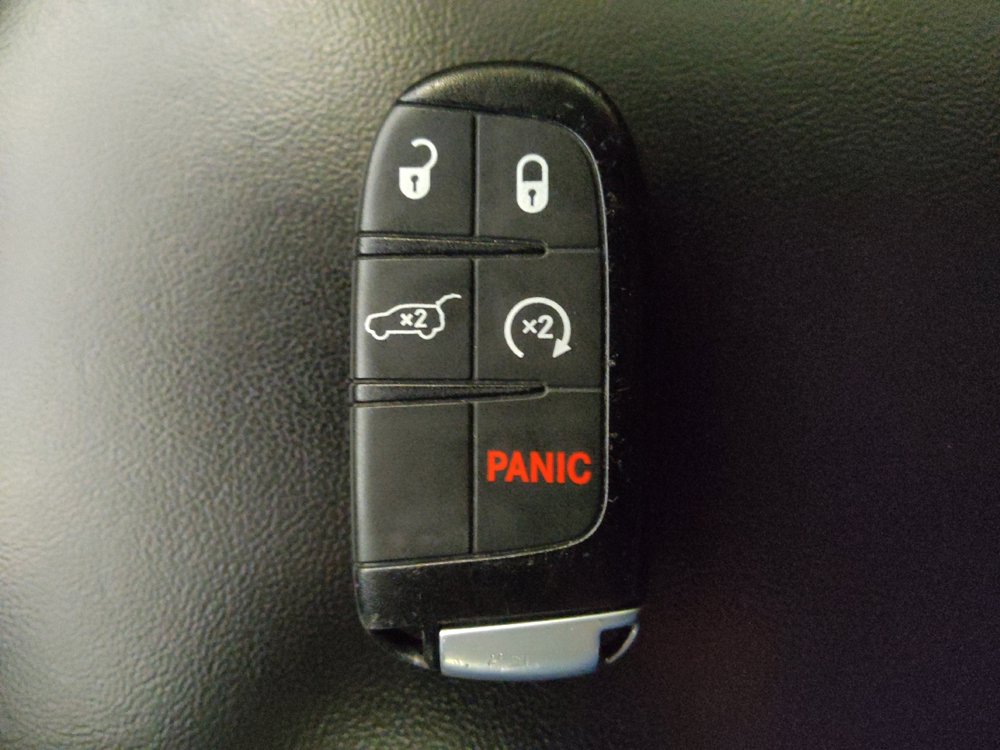 Used 2019 Jeep Grand Cherokee Laredo image 32