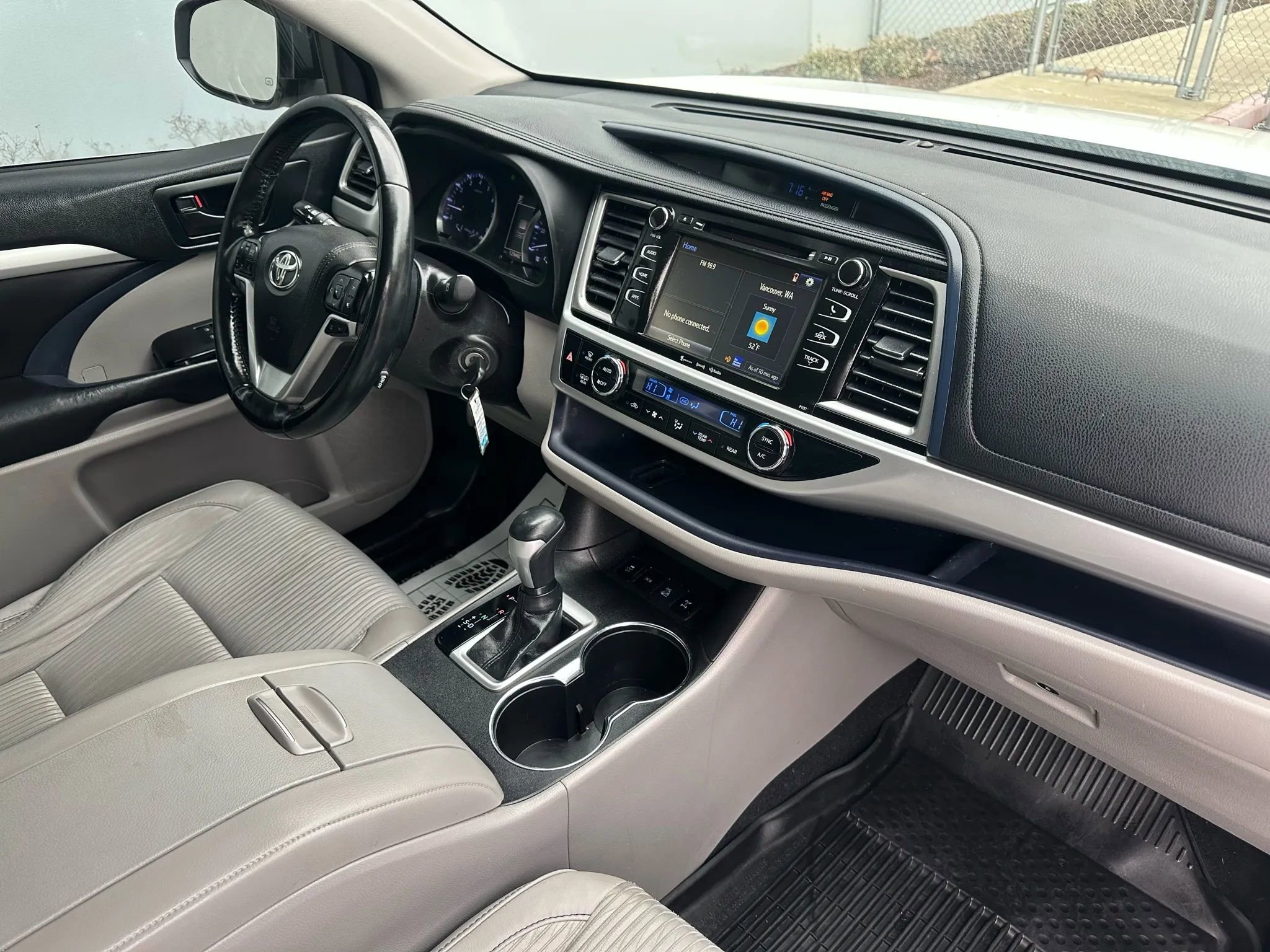 Used 2018 Toyota Highlander Plus AWD/4WD image 9