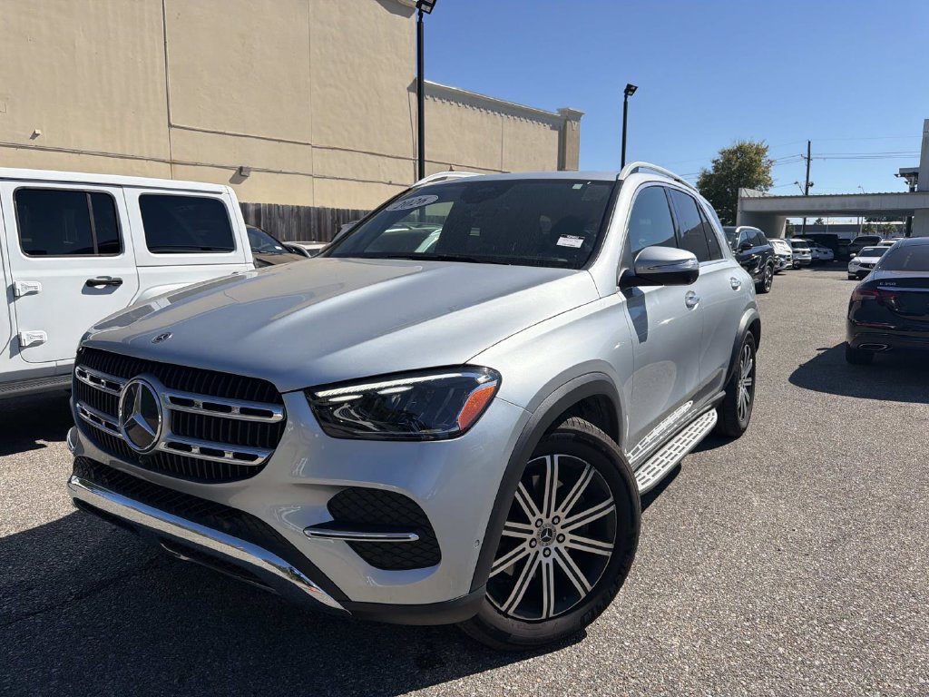 Used 2026 Mercedes-Benz GLE 350 4MATIC w/ Winter Package image 3