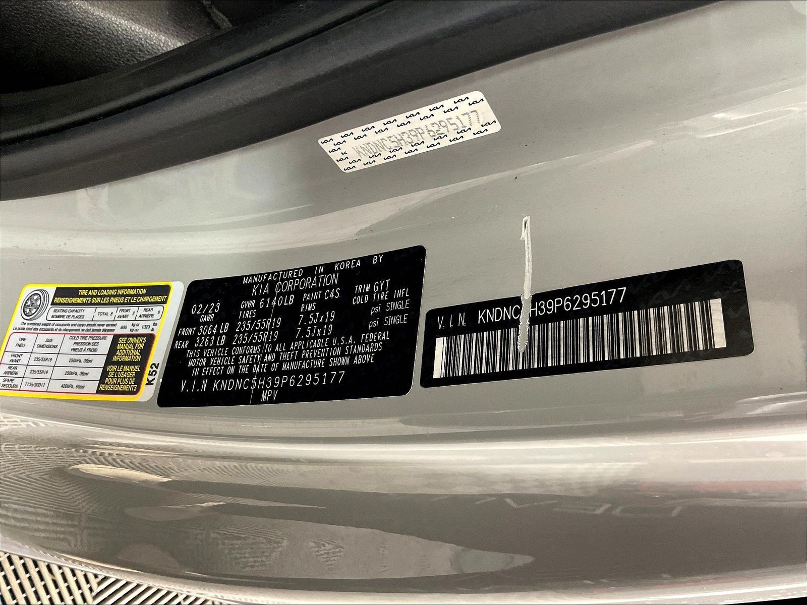 Used 2023 Kia Carnival EX FWD image 19