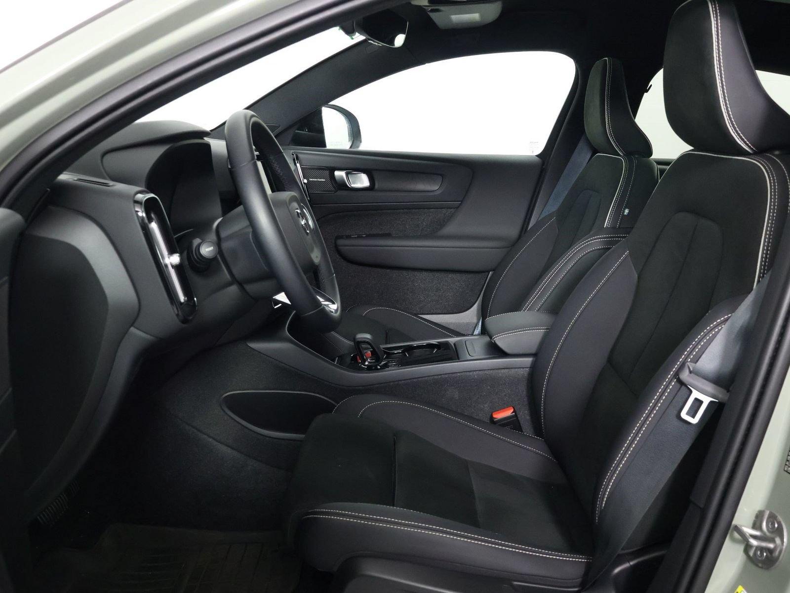 Used 2023 Volvo C40 P8 Recharge Ultimate w/ Protection Package Premier AWD/4WD image 29