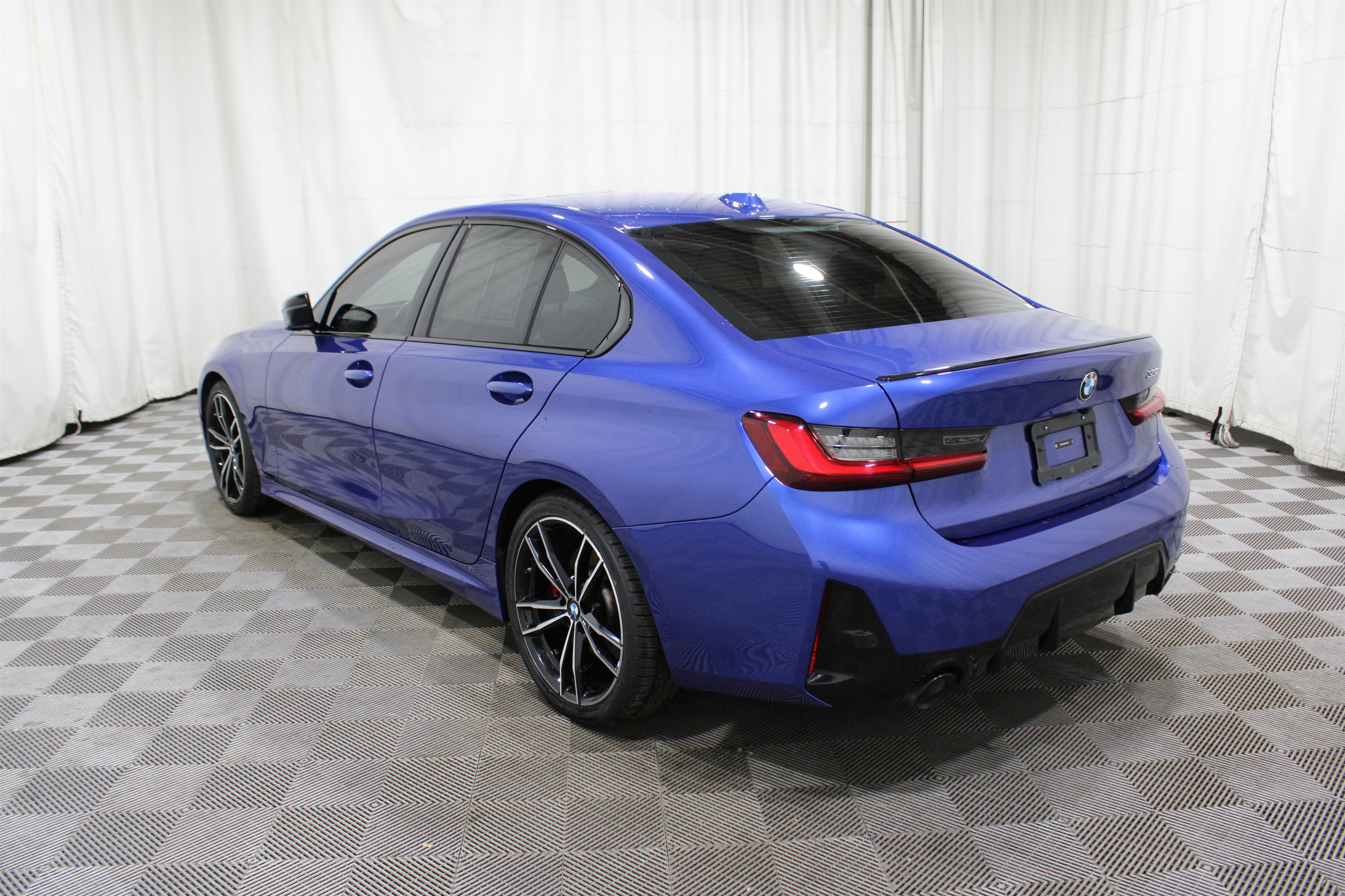 Used 2023 BMW 330i Sedan w/ M Sport Package image 35