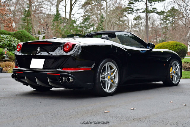 Used 2016 Ferrari California T RWD image 8