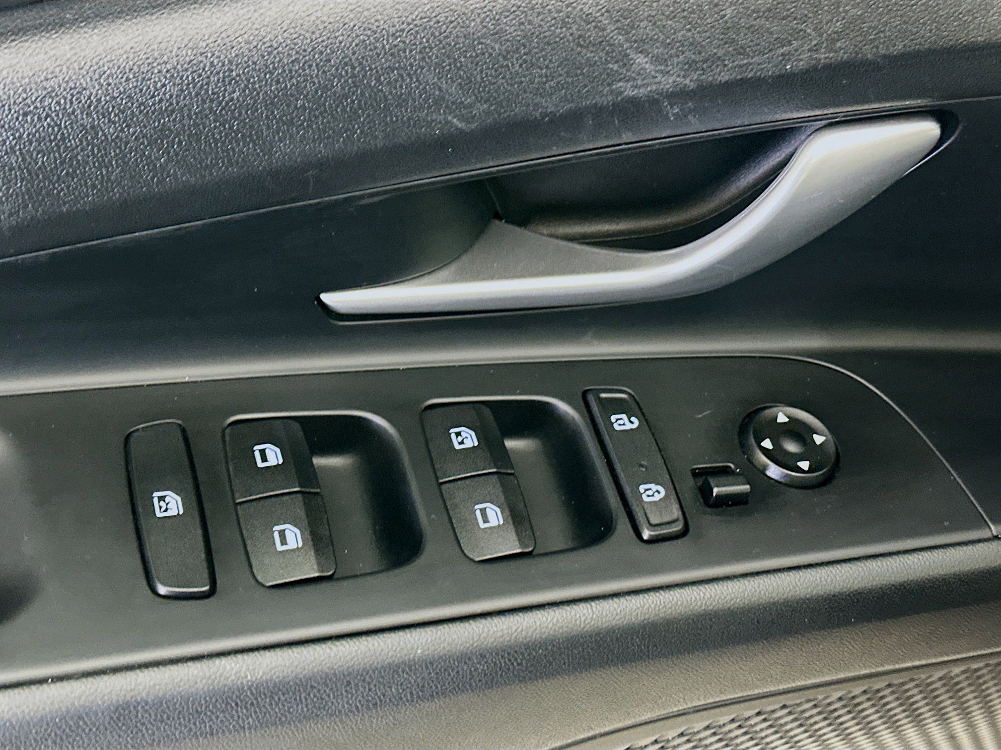 Used 2023 Hyundai Elantra SEL image 15