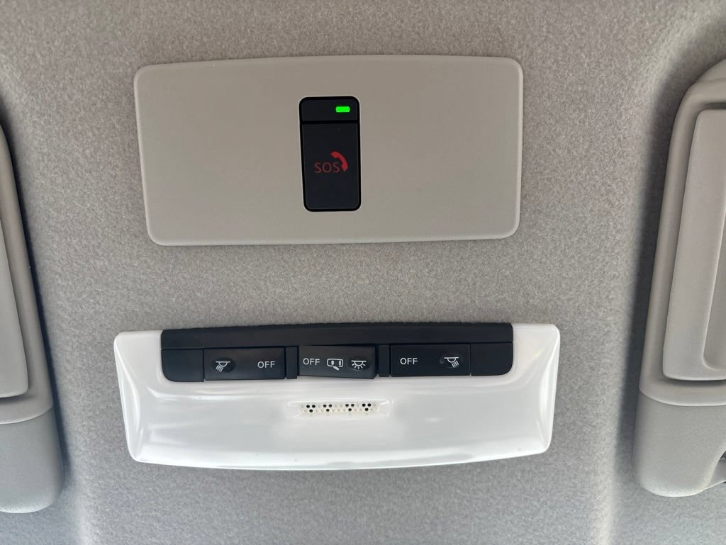Used 2024 Nissan Kicks SR w/ SR Premium Package FWD image 25