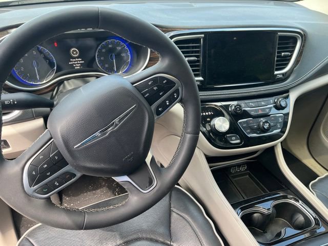 Used 2023 Chrysler Pacifica Limited FWD image 10