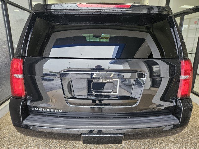 Used 2019 Chevrolet Suburban LT w/ LT Signature Package AWD/4WD image 3