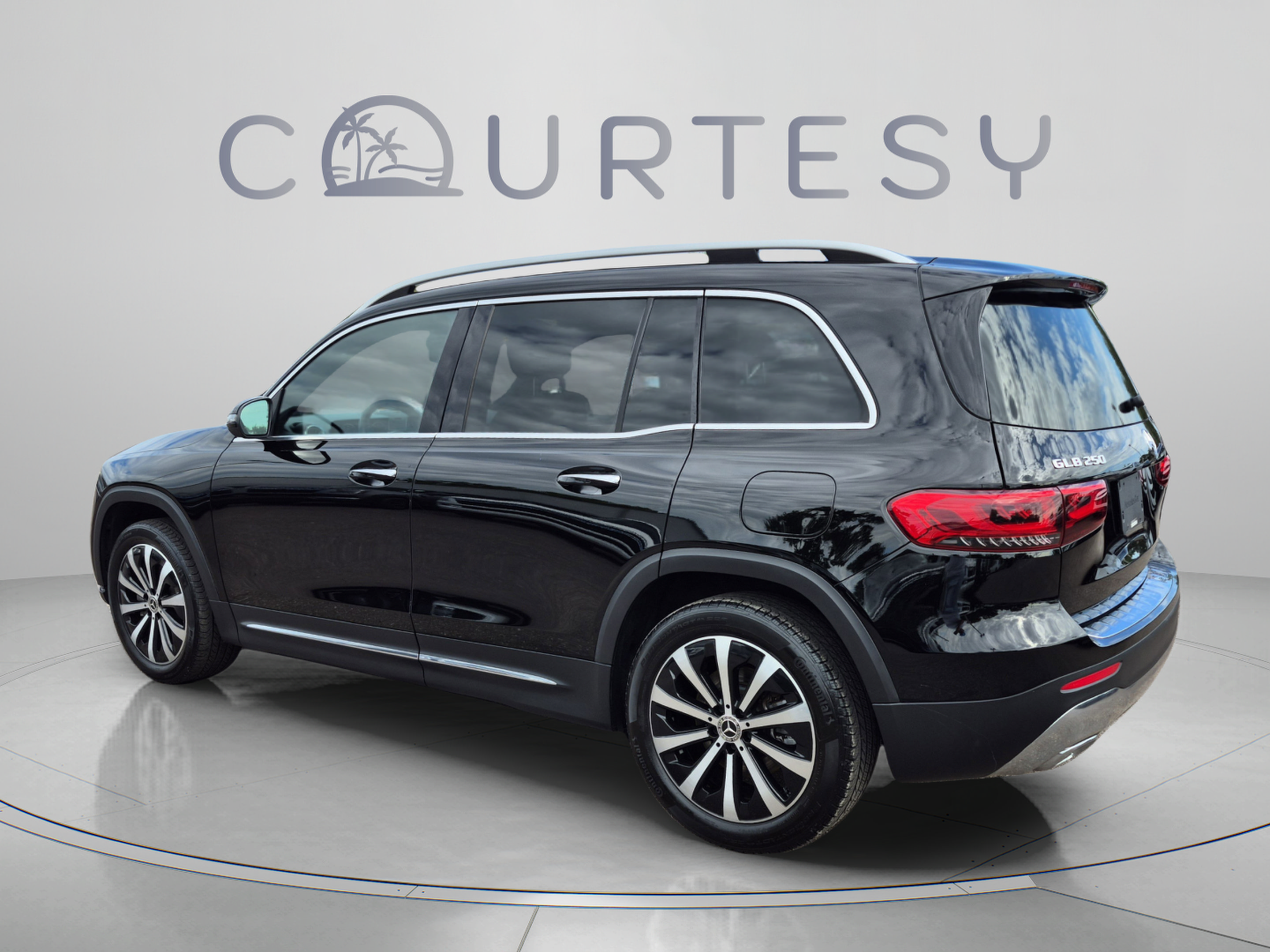 Used 2023 Mercedes-Benz GLB 250 image 5