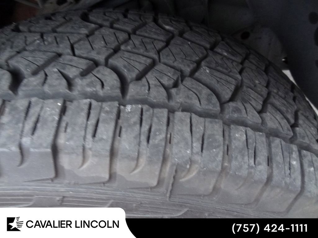 Used 2012 Lincoln Navigator L 2WD image 18