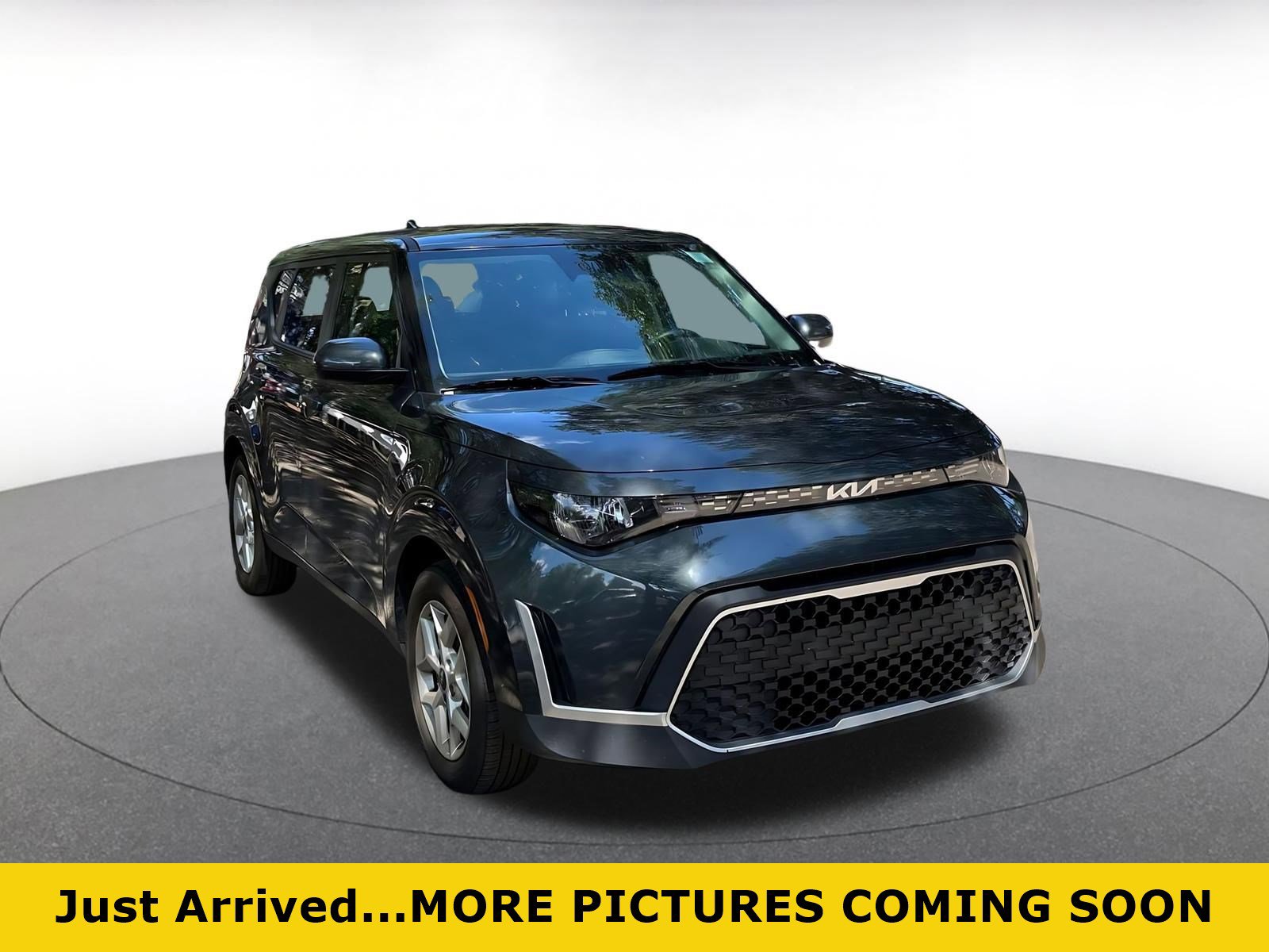 Used 2025 Kia Soul LX w/ LX Technology Package FWD image 1