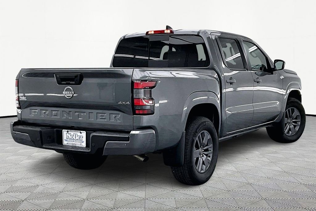 Used 2025 Nissan Frontier SV image 2